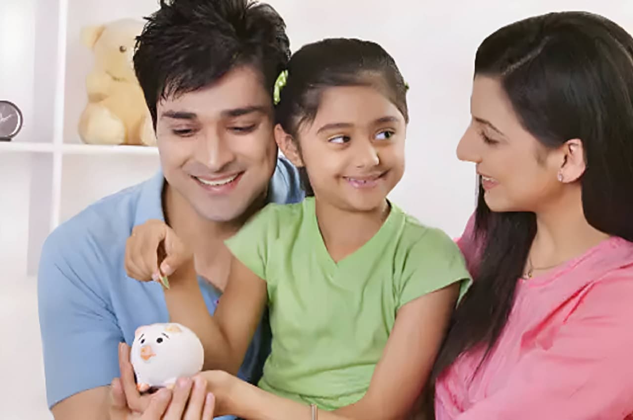 SSY Calculator: जब बेटी हो जाए 21 साल की तो उसे दें 67 लाख रुपये का बड़ा गिफ्ट, मात्र 250 से जोड़ें ये रकम