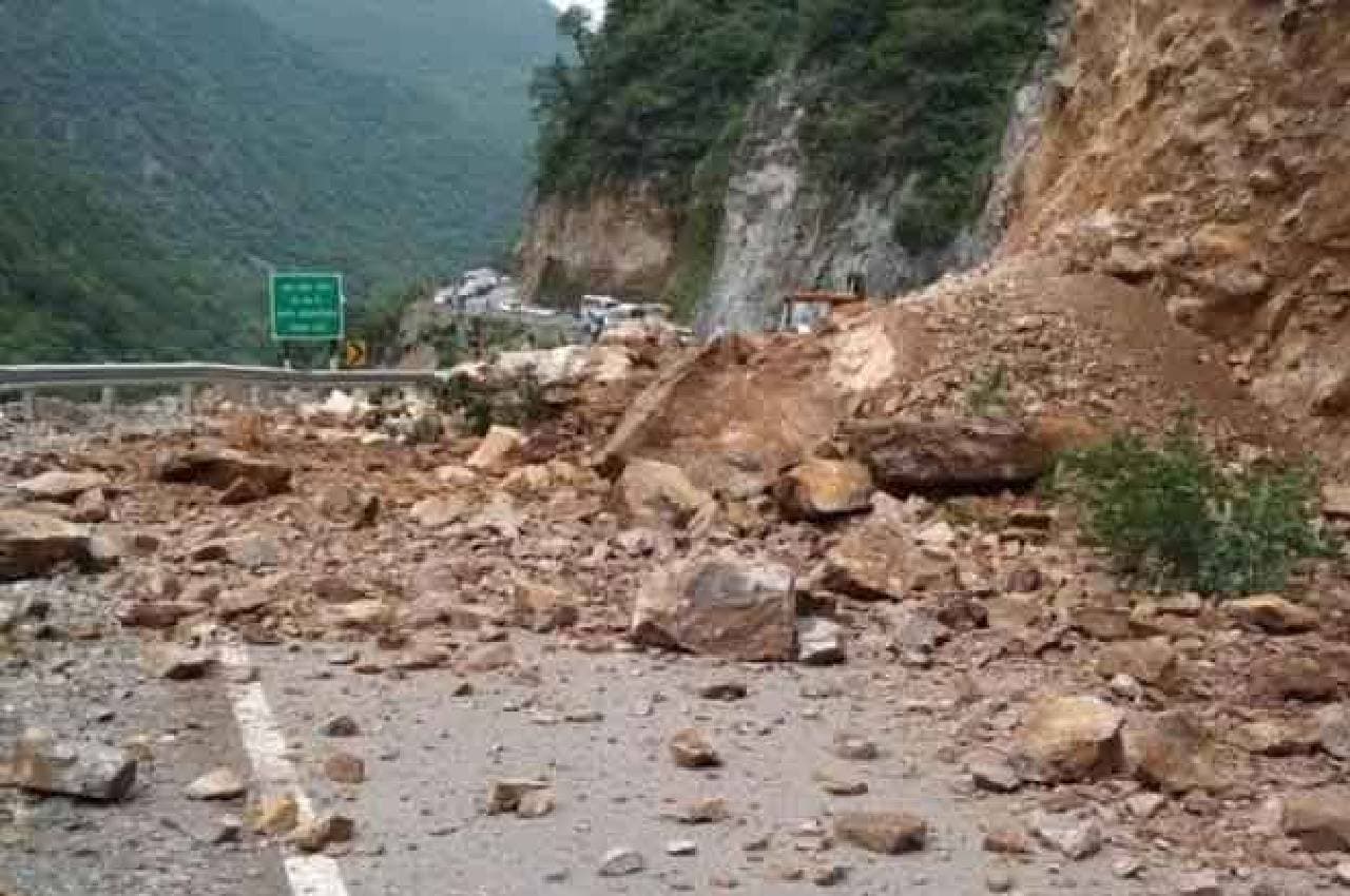 उत्तराखंड में भूस्खलन से MP के 4 पर्यटकों की मौत, पहाड़ से गिरे मलबे में दबने से हुआ हादसा