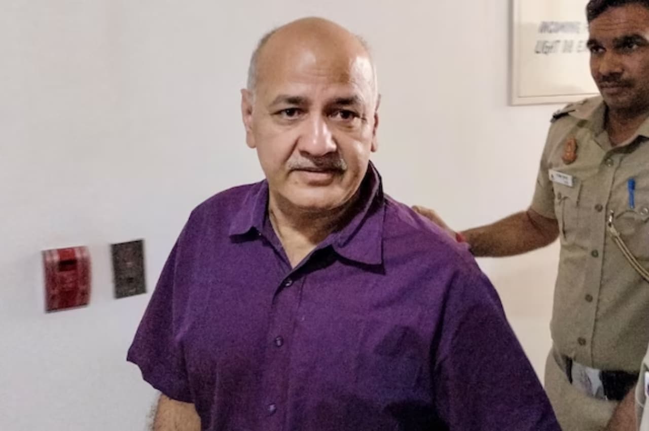 मनीष सिसोदिया की राऊज एवेन्यू कोर्ट में पेशी, दिया एप्लिकेशन, कहा-पत्नी की तबीयत खराब, बैंक अकाउंट से नहीं निकाल पा रहे पैसे