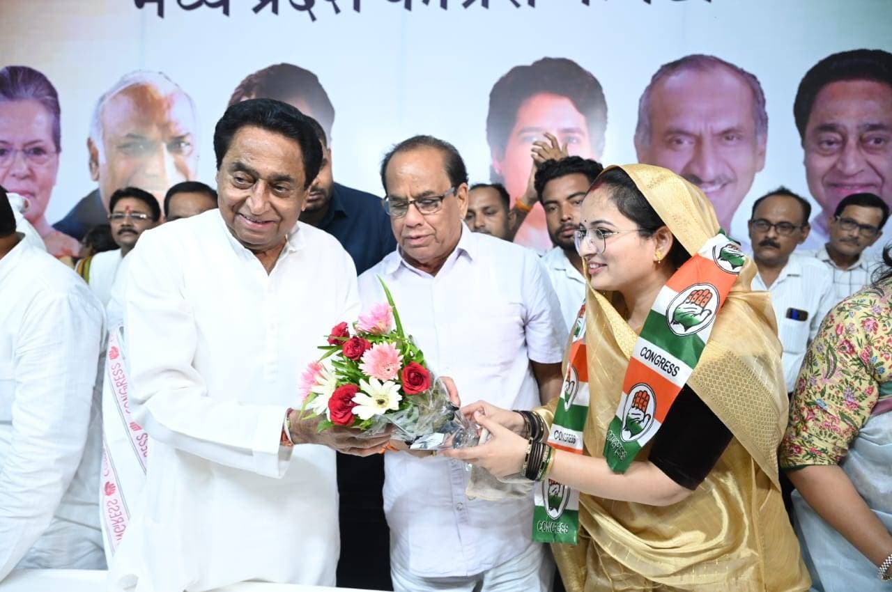 कांग्रेस ने बुंदेलखंड में खेला बड़ा दांव, कई नेताओं ने कमलनाथ के सामने ली सदस्यता, बदलेंगे सियासी समीकरण