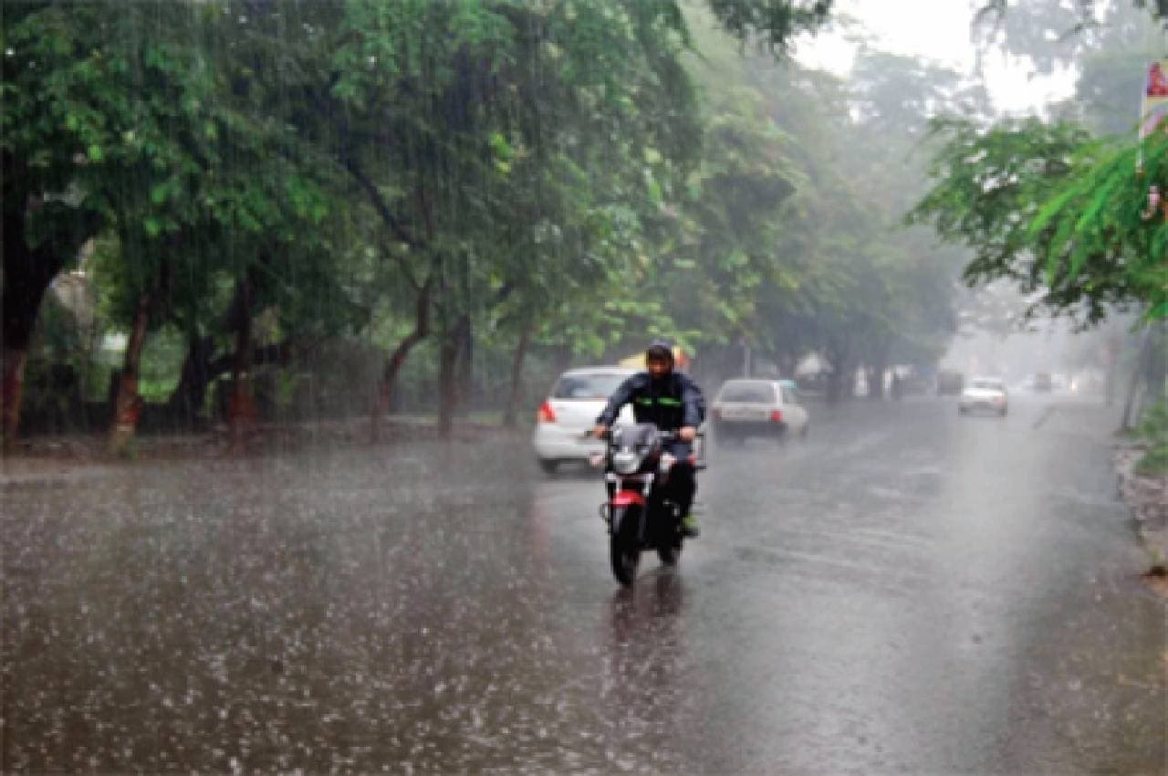 MP में भारी बारिश की चेतावनी, भोपाल-इंदौर समेत 16 जिलों में अलर्ट जारी, नदी-नाले उफान पर