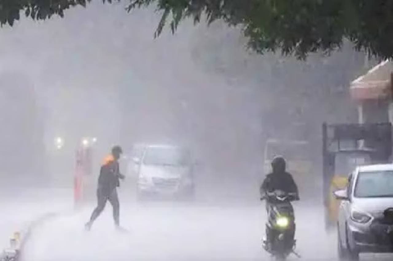 MP में झमाझम बरसात का दौर जारी, महाकाल मंदिर में घुसा पानी, इन जिलों में भारी बारिश का अलर्ट जारी