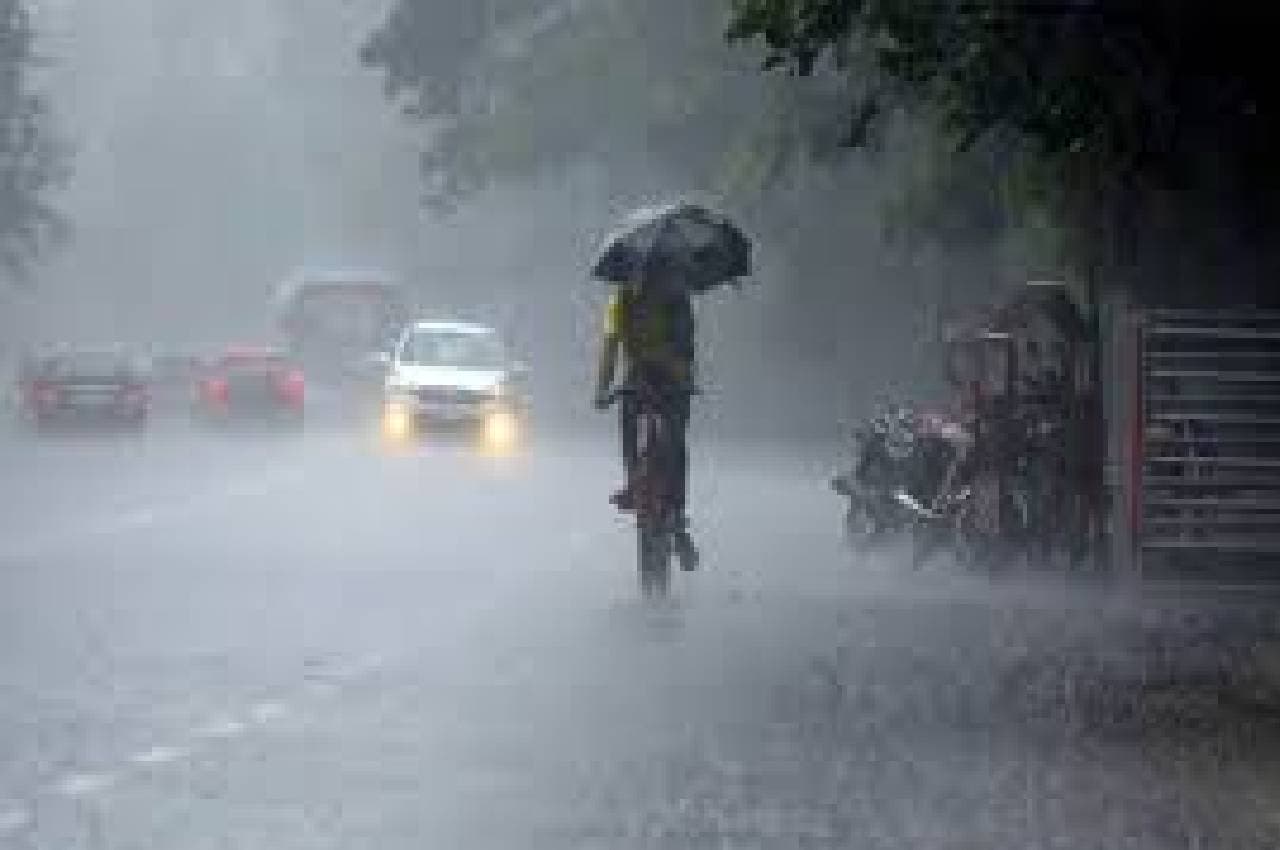 MP के कई जिलों में भारी बारिश की चेतावनी जारी, भोपाल-इंदौर में सुबह से ही झमाझम का दौर जारी