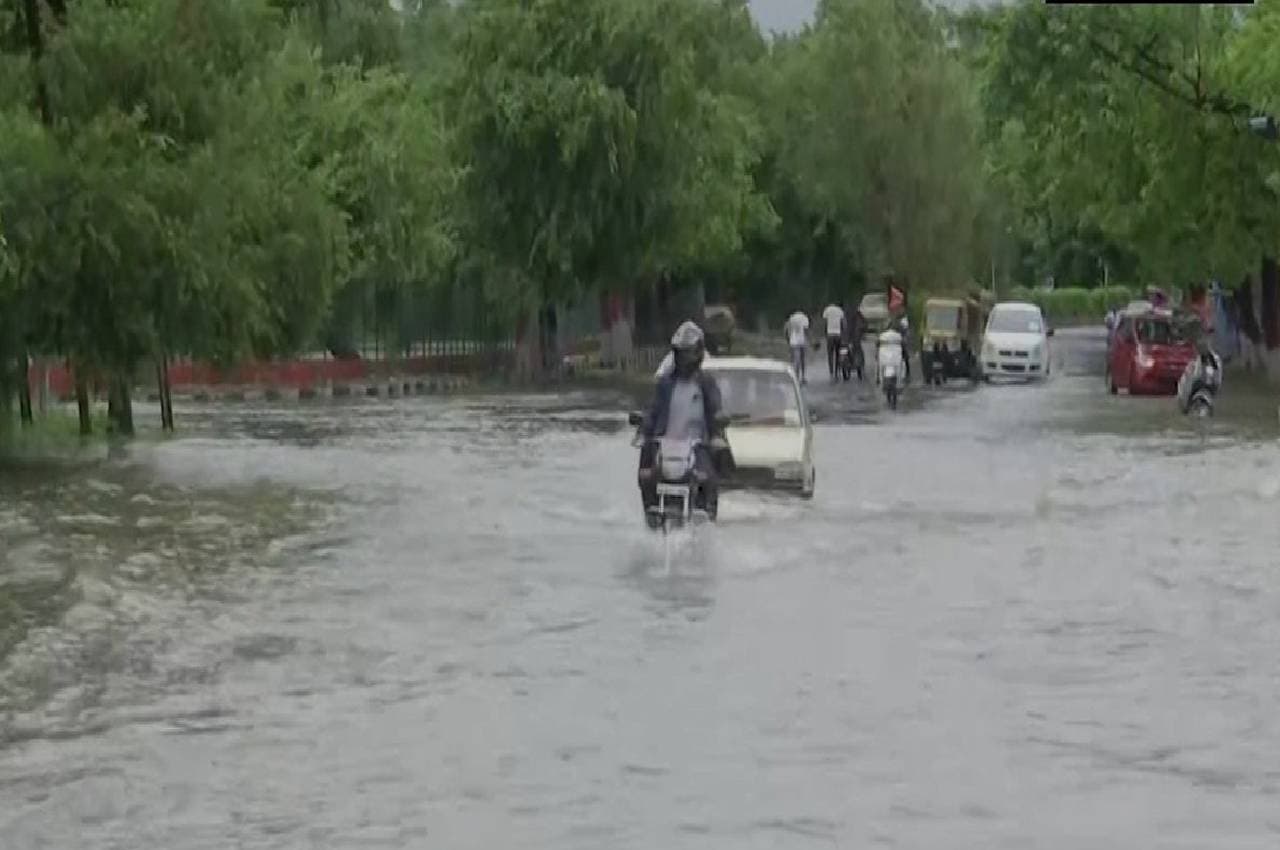 MP में भारी बारिश का दौर जारी, 15 जिलों में भारी बरसात का येलो अलर्ट जारी, बैतूल में डैम फूटा