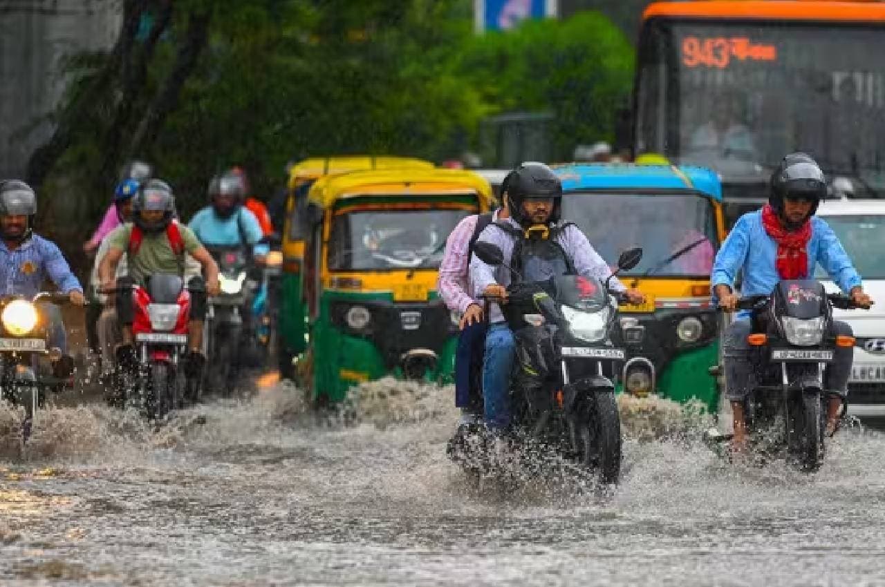 दिल्ली में शांत हुई यमुना, तो उत्तराखंड में गंगा खतरे के निशान से ऊपर, सभी 13 जिलों में ऑरेंज अलर्ट