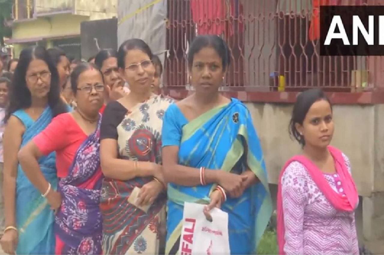 पश्चिम बंगाल पंचायत चुनाव: 19 जिलों के 698 बूथों पर पुनर्मतदान जारी, शाम पांच बजे तक डाले जाएंगे वोट