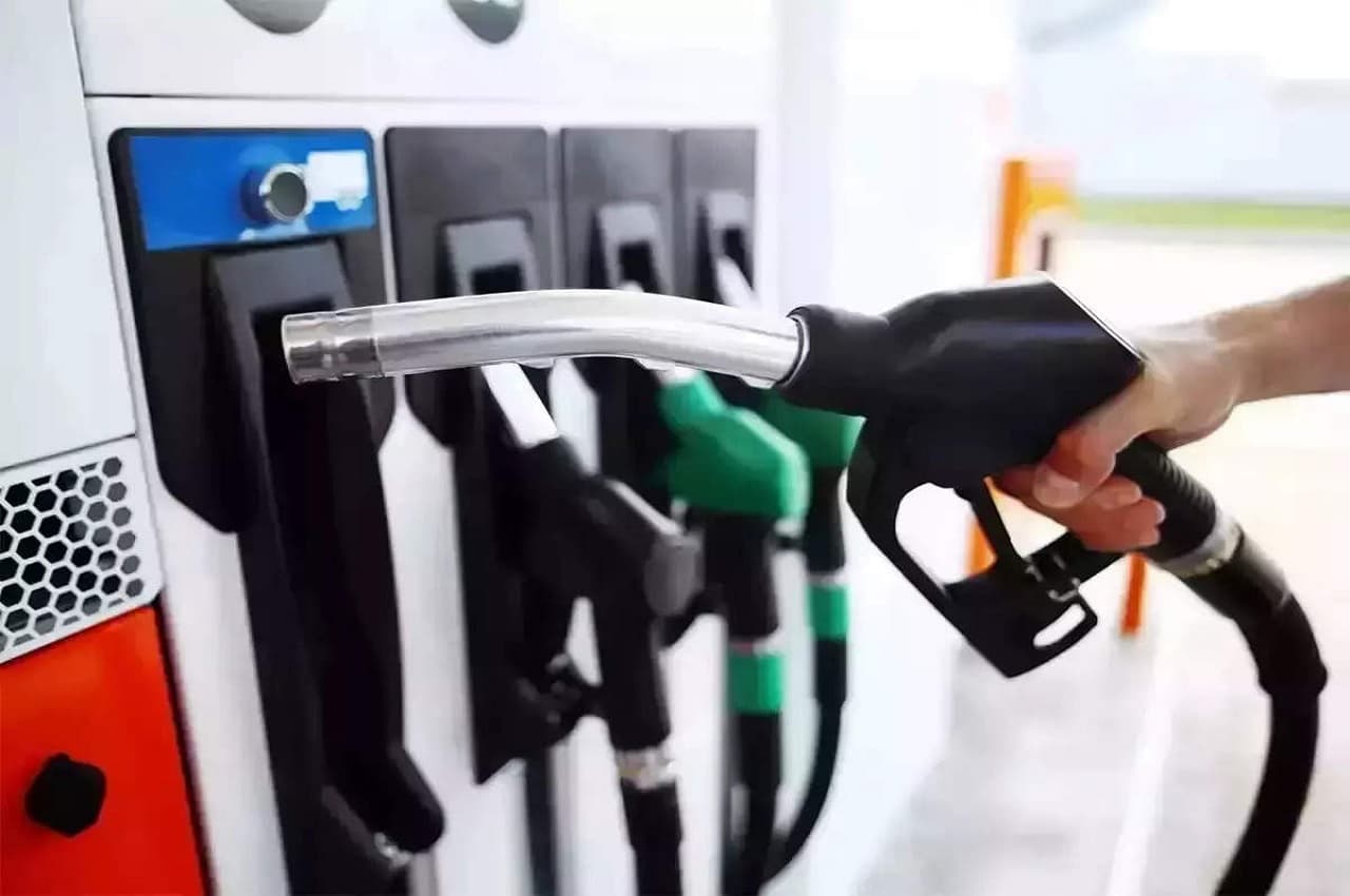 Petrol-Diesel Prices, July 8: आज के रेट आए सामने, अपने शहर में तेल की नई कीमतों पर मारें एक नजर