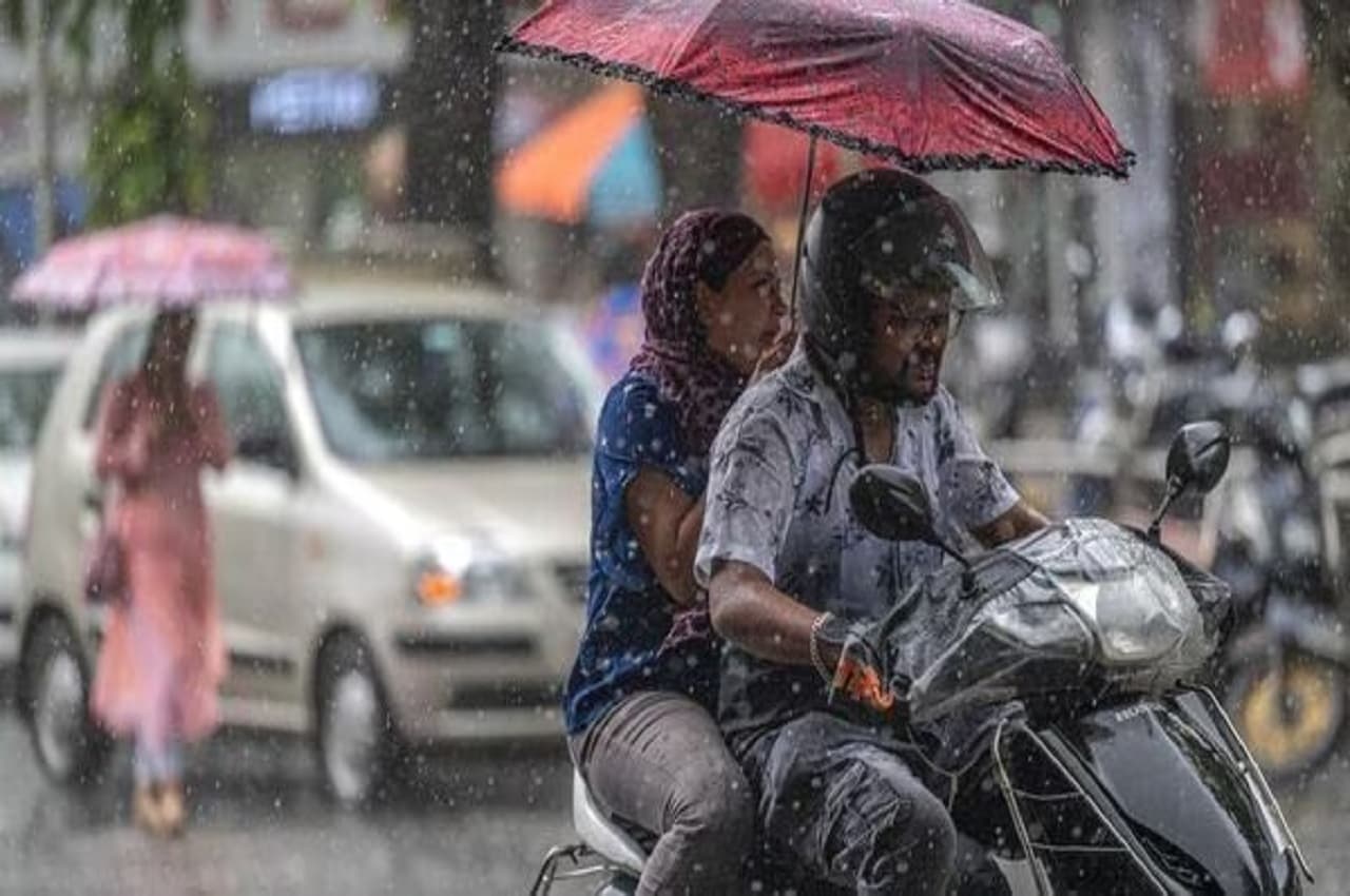 Weather Update: मौसम विभाग ने जारी किया Red Alert, आज इन इलाकों में होगी भारी बारिश, अगले 5 दिनों का पूर्वानुमान जारी