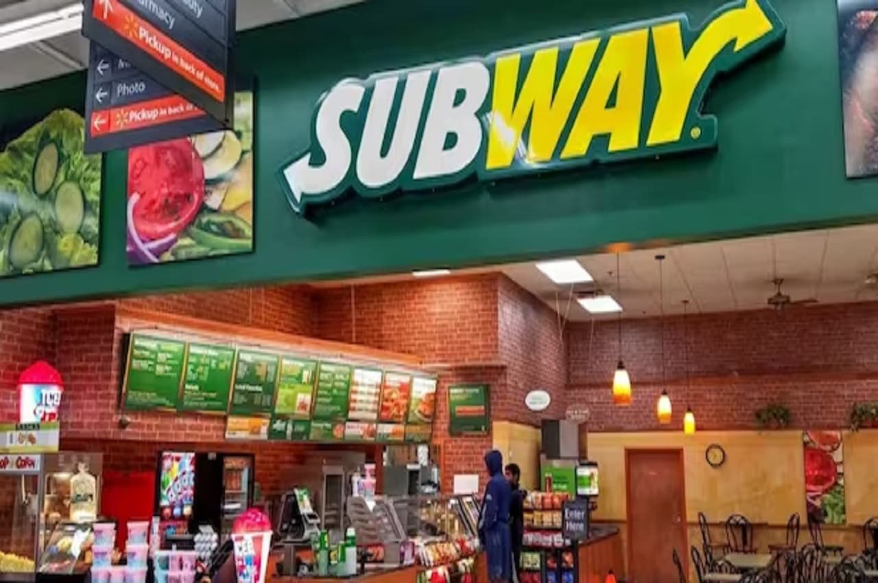 McDonald's के बाद Subway ने भी सलाद और सैंडविच से गायब किए टमाटर, यहां बात महंगाई की नहीं...ये है असल वजह