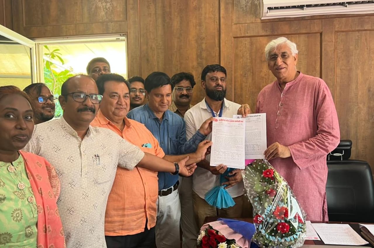 रायपुर: उप मुख्यमंत्री टी.एस. सिंहदेव से मुलाकात के बाद स्वास्थ्य कर्मचारी संघ ने किया हड़ताल समाप्ति का ऐलान