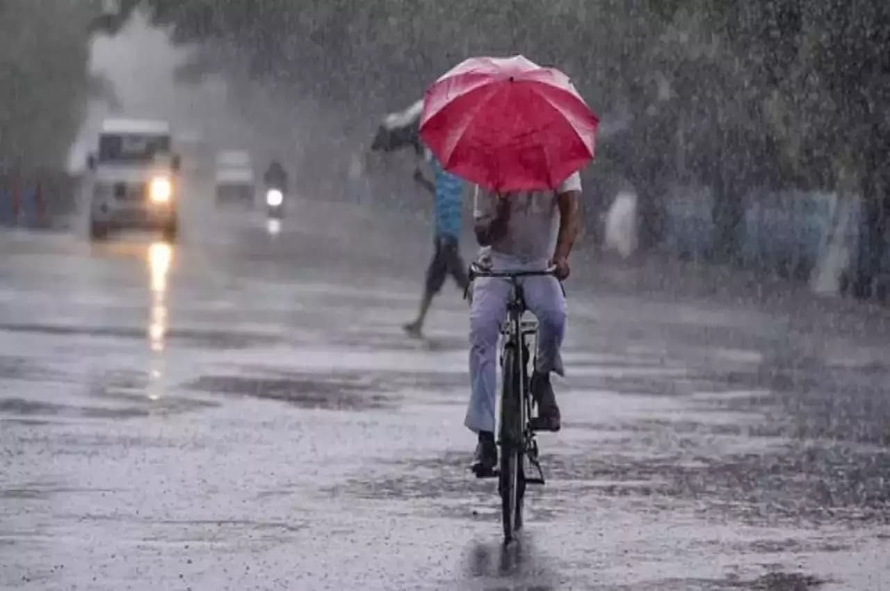 Weather Update: सावन का तांडव, बारिश से जीवन अस्त व्यस्त; दिल्ली-NCR समेत इन राज्यों में IMD का अलर्ट