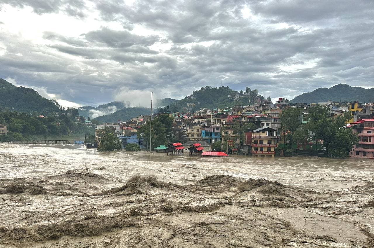 हिमाचल में बारिश से हाहाकार, करीब 90 लोगों की मौत, सिर्फ चार दिनों में 39 की गई जान; उत्तराखंड में आज येलो अलर्ट