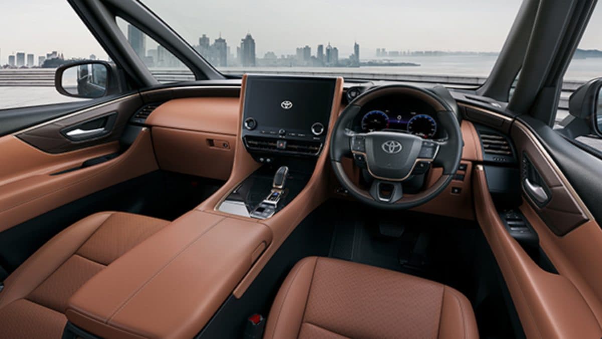 Toyota की इंडिया में सबसे महंगी कार लॉन्च, जानें क्या है कीमत? और धाकड़ फीचर्स