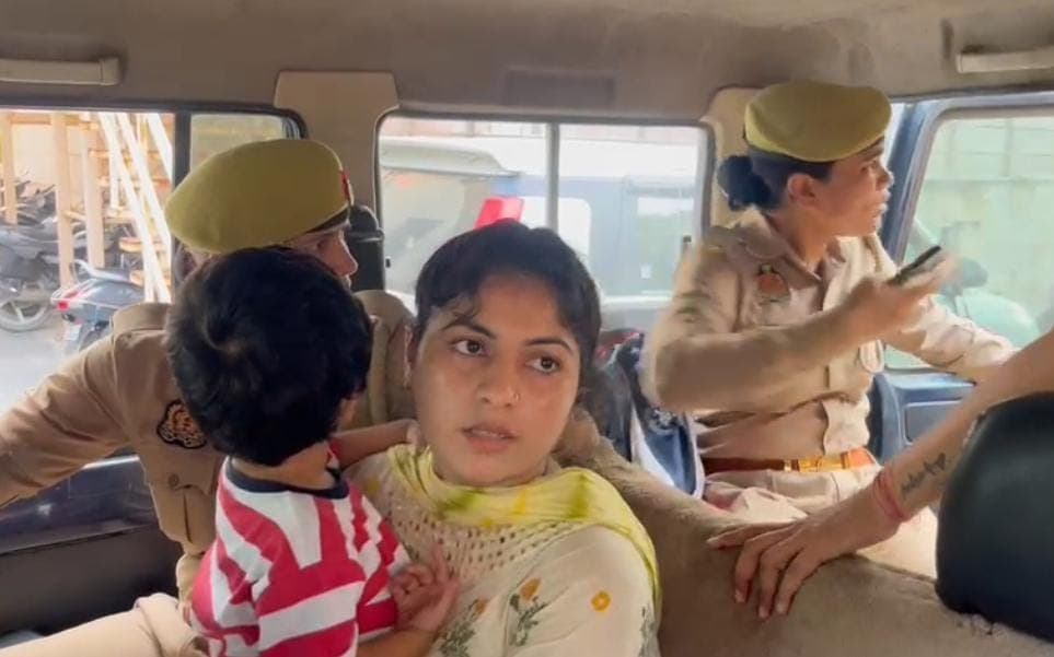 अब बांग्लादेश से आई एक और 'सीमा भाभी'; 3 साल पहले ढाका में की थी NOIDA के पंडित जी से शादी