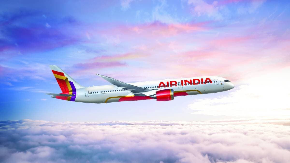 काठमांडू एयरपोर्ट पर जाम हुआ Air India की फ्लाइट का पहिया, ट्रैक्टर की मदद से रनवे से हटाया