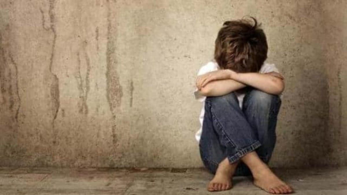 रिश्तेदार के नाबालिग बेटे को महिला ने हवस के जाल में फंसाया, तीन साल तक करती रही 'रेप'