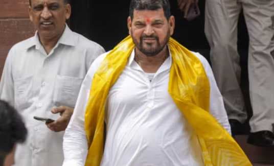 यौन शोषण के आरोपी BJP सांसद बृजभूषण शरण ने कोर्ट में कहा-मंशा गलत न हो तो गले लगाना अपराध नहीं