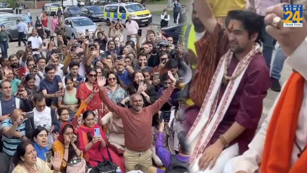 बागेश्वर धाम सरकार ने सड़क पर ही लगाया दिव्य दरबार, होने लगी 'जय श्री राम' की जयघोष, खूब वायरल हो रहा है लंदन का ये Video