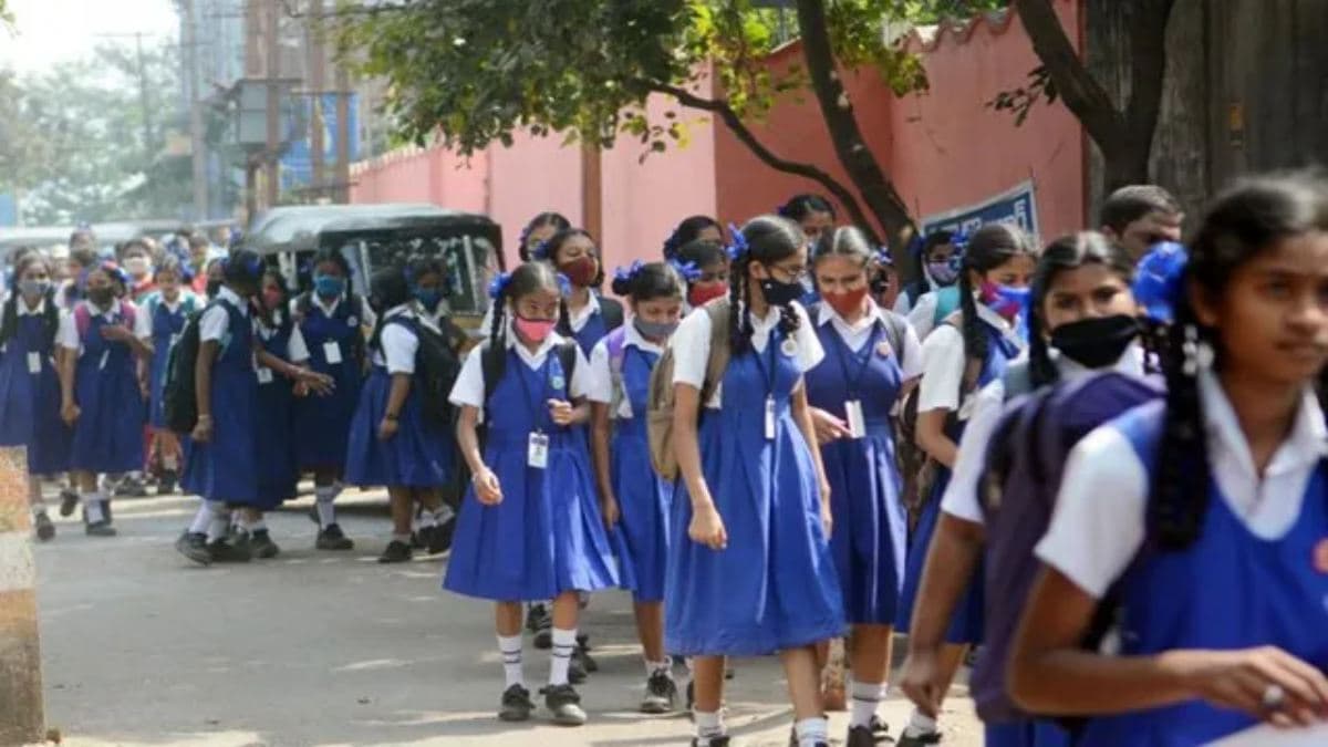 शिक्षा विभाग ने स्कूलों की 12 छुट्टियों पर चलाई कैची, बिहार में सियासी घमासान शुरू