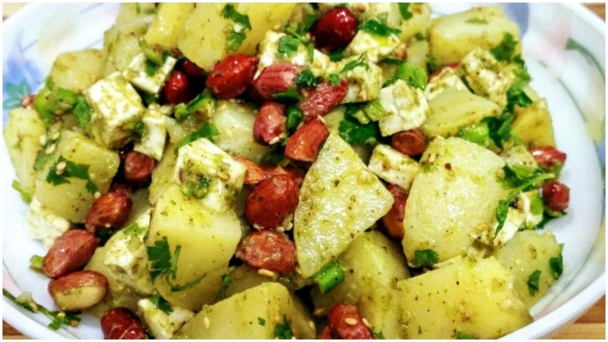 Chaat Recipe: सावन के व्रत में एनर्जेटिक रहने के लिए खाएं आलू मूंगफली की चाट, आसान है बनाना