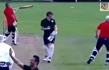 Cricket Match में आउट हुआ तो बैट्समैन को आया गुस्सा; फिर जो हुआ Video में देखें