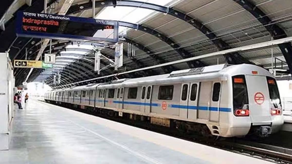 Delhi Metro में किसी को अश्लील हरकत करते देखें तो झटपट करें यह काम