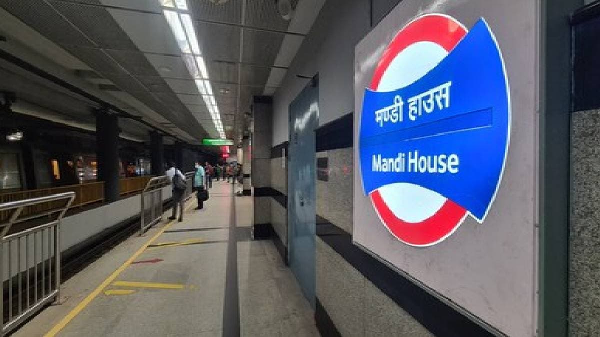 दिल्ली मेट्रो स्टेशन पर दोस्त का इंतजार कर रही थी महिला, लड़का करने लगा 'अश्लील इशारे'