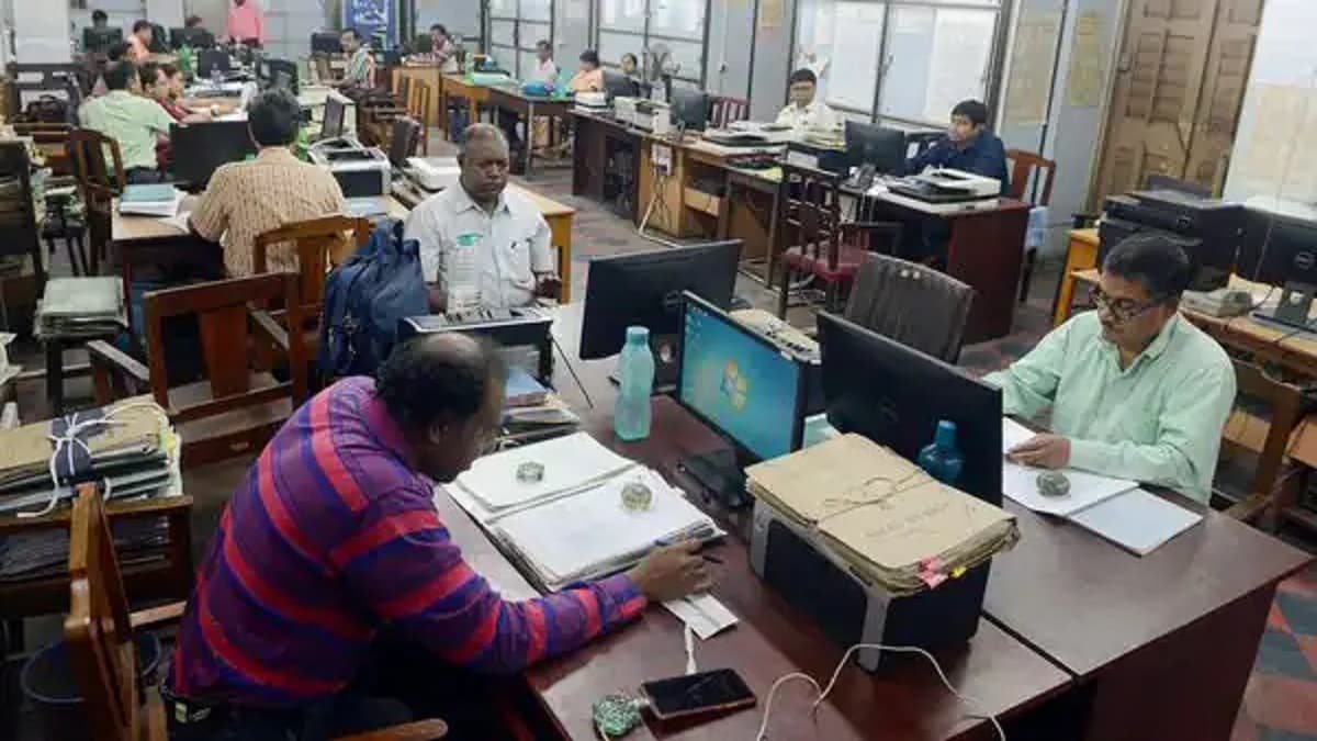 Employees Advance Salary: इन केंद्रीय कर्मचारियों के लिए खुशखबरी! मिलेगी एडवांस सैलरी और पेंशन, बोनस भी जारी होगा