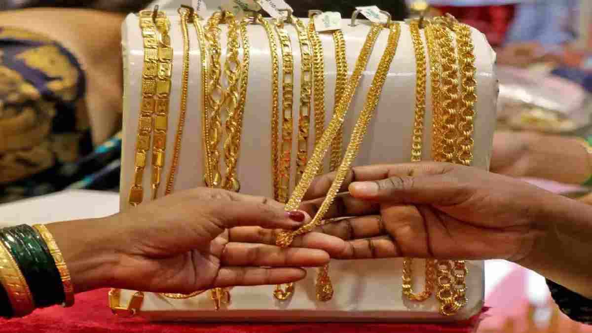 Gold Price Update : लगातार दूसरे दिन लुढ़का सोना, खरीददारी से पहले यहां जानें ताजा रेट