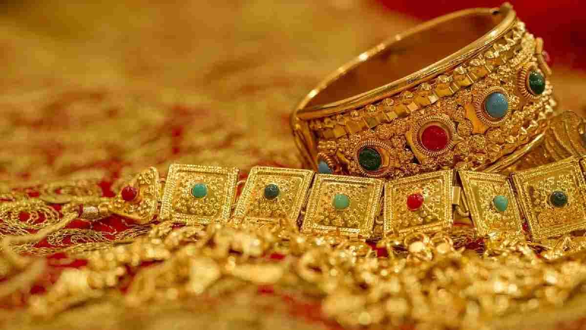Gold Price Today: खुशखबरी ! लगातार चौथे दिन सस्ता हुआ चांदी, अपने शहर में जानें सोने का हाल
