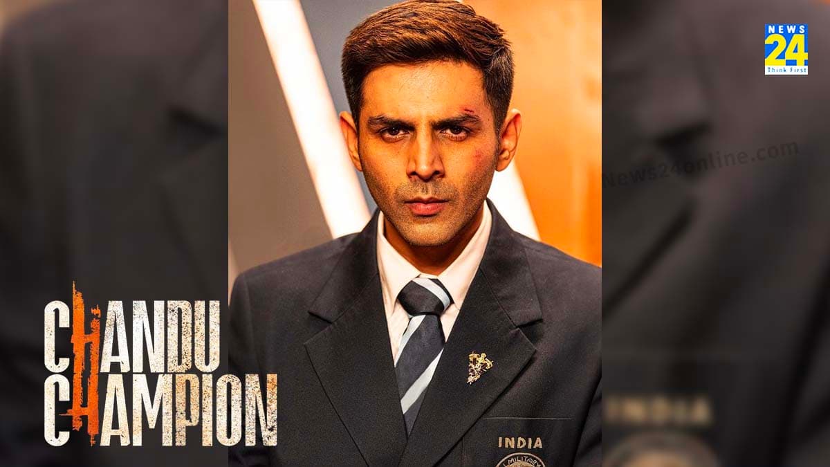 Chandu Champion का लुक हुआ आउट, छोटे बाल और ब्लेजर में खूब जचे कार्तिक आर्यन