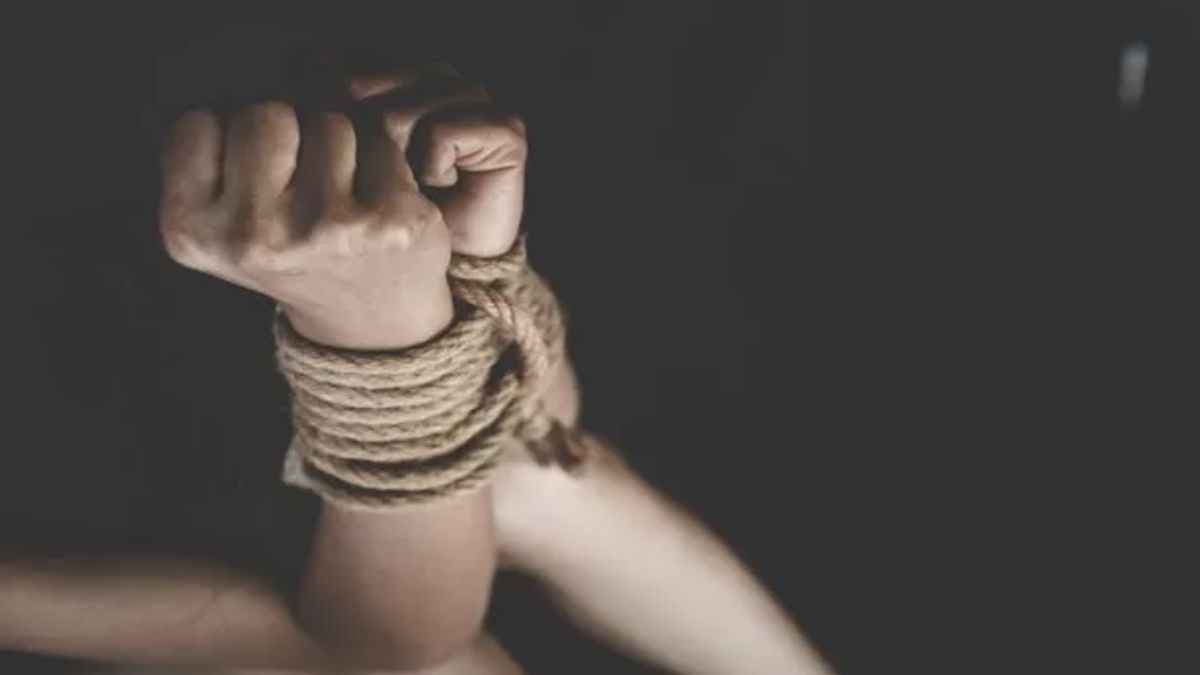 बेटे का किडनैप करके टॉर्चर किया, पिता को फोन पर सुनाई उसकी चीखें; धमकी- 20 लाख दो नहीं तो...