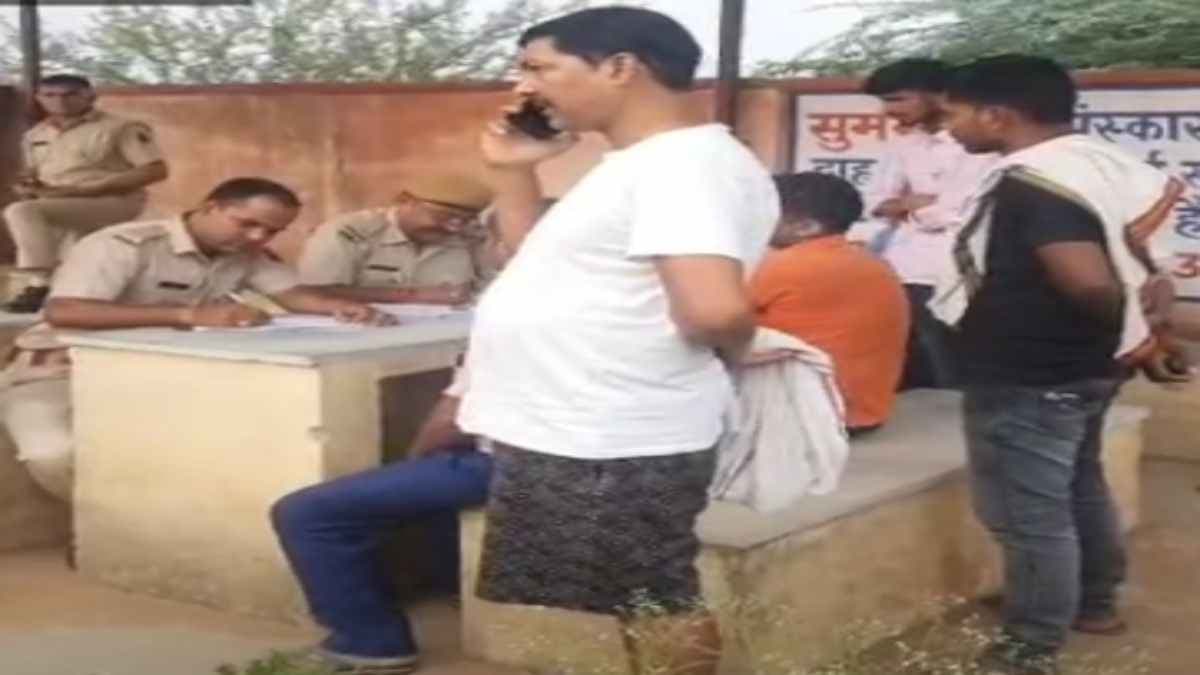 Kota Student Suicide: बेटे की मौत के वक्त पिता को आया था ये ख्याल, मोबाइल देखते वक्त आंख से टपके आंसू, फिर मिली दुखद खबर
