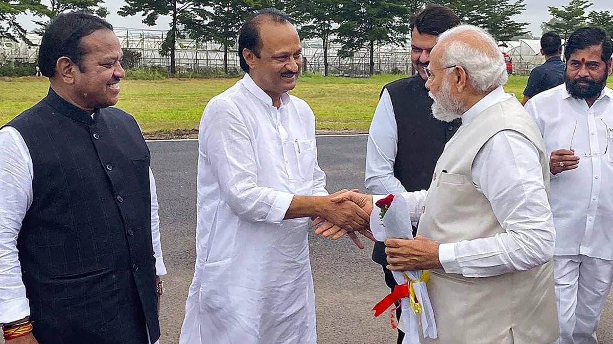 शपथ ग्रहण से पहले NCP में शुरू हुई रार, मंत्री बनने को लेकर अजित गुट में मचा घमासान