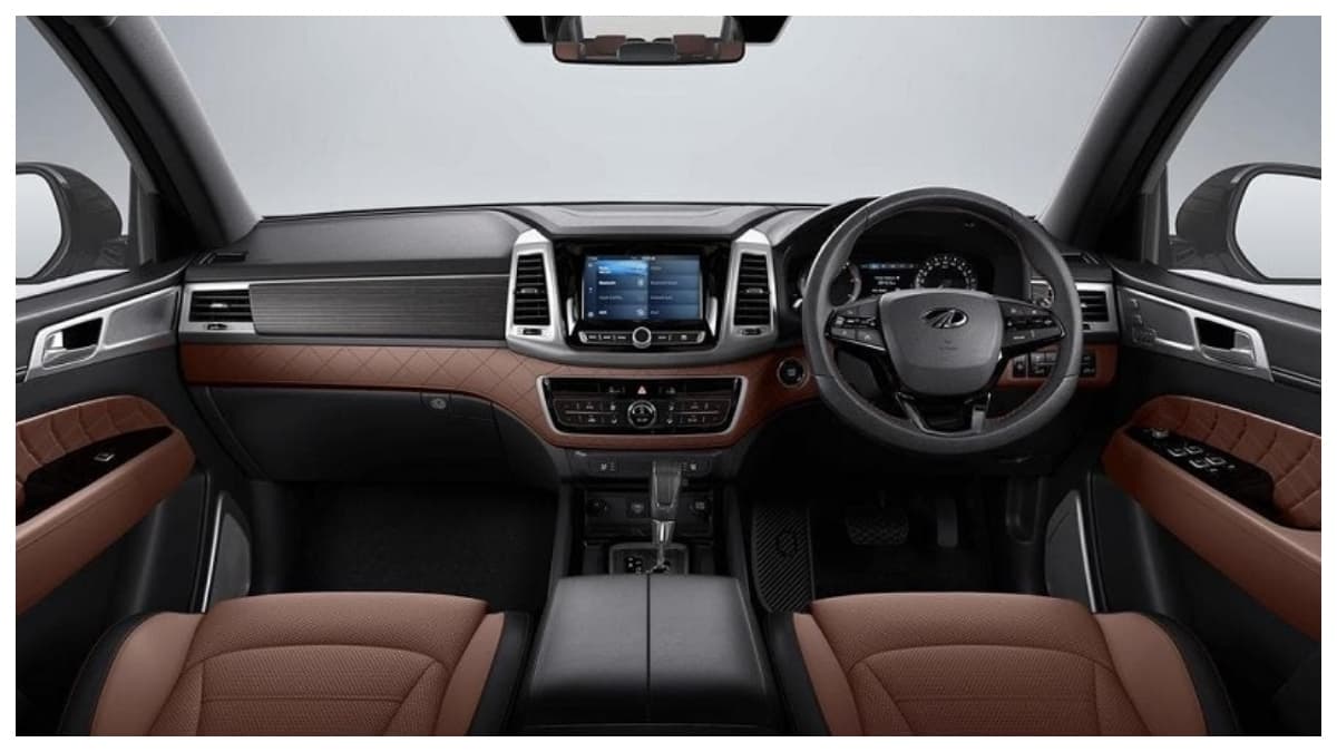 Mahindra XUV700 की 2.05 लाख घट गई कीमत, जानें इस हाई क्लास SUV के शानदार फीचर्स