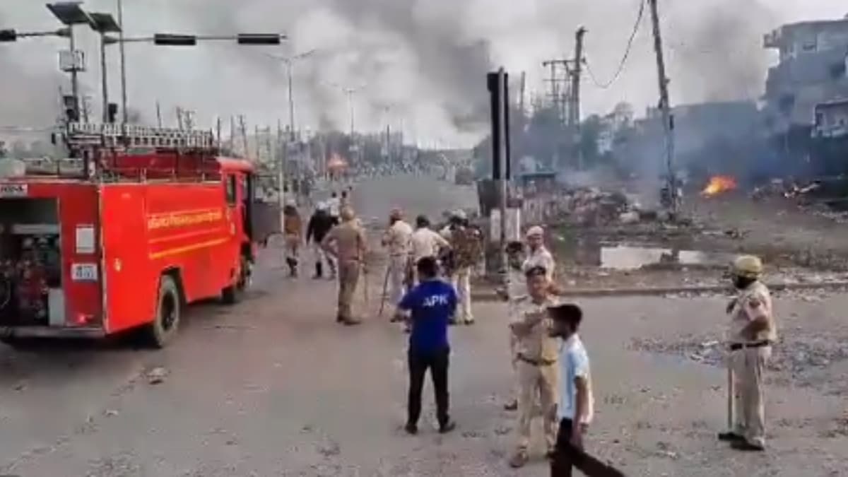 नूंह से उठी हिंसा की आग गुरुग्राम तक पहुंची, सेक्टर-57 में भीड़ ने मस्जिद में लगा दी आग, एक व्यक्ति की मौत