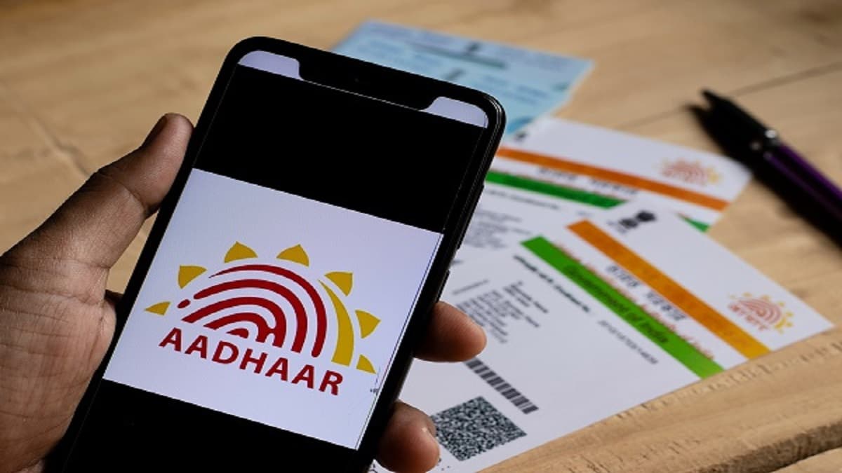 Plastic Aadhaar Card Order: सिर्फ 50 रुपये में ऑर्डर कर सकते हैं प्लास्टिक आधार कार्ड, जानें कैसे?