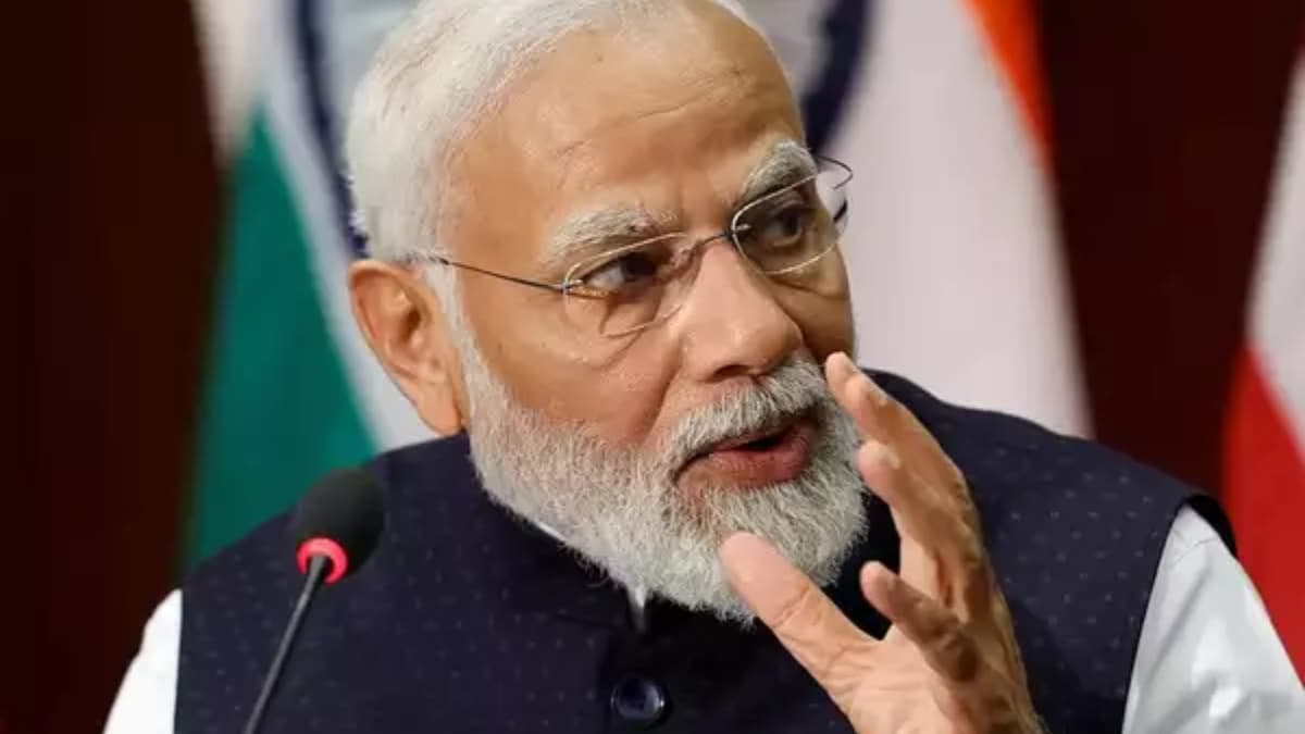 एनडीए सांसदों के साथ बैठक में पीएम मोदी ने दिया मंत्र, बोले- सिर्फ जाति के नेता न बनें, विपक्षी गठबंधन को दिया नया नाम