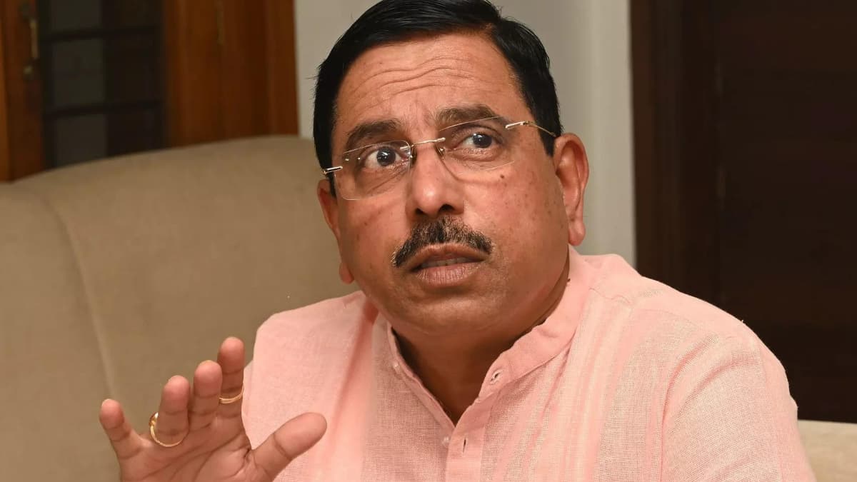 'संविधान संगत है दिल्ली से जुड़ा विधेयक' संसद में विपक्ष के हंगामे के बीच बोले प्रल्हाद जोशी