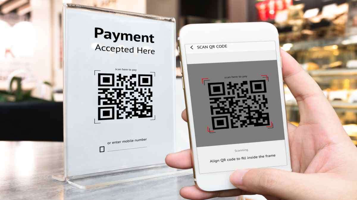 QR Code Fraud: कोई कर रहा है UPI पेमेंट, तो रखें इन बातों का ध्यान, नहीं तो हो सकता है बड़ा नुकसान