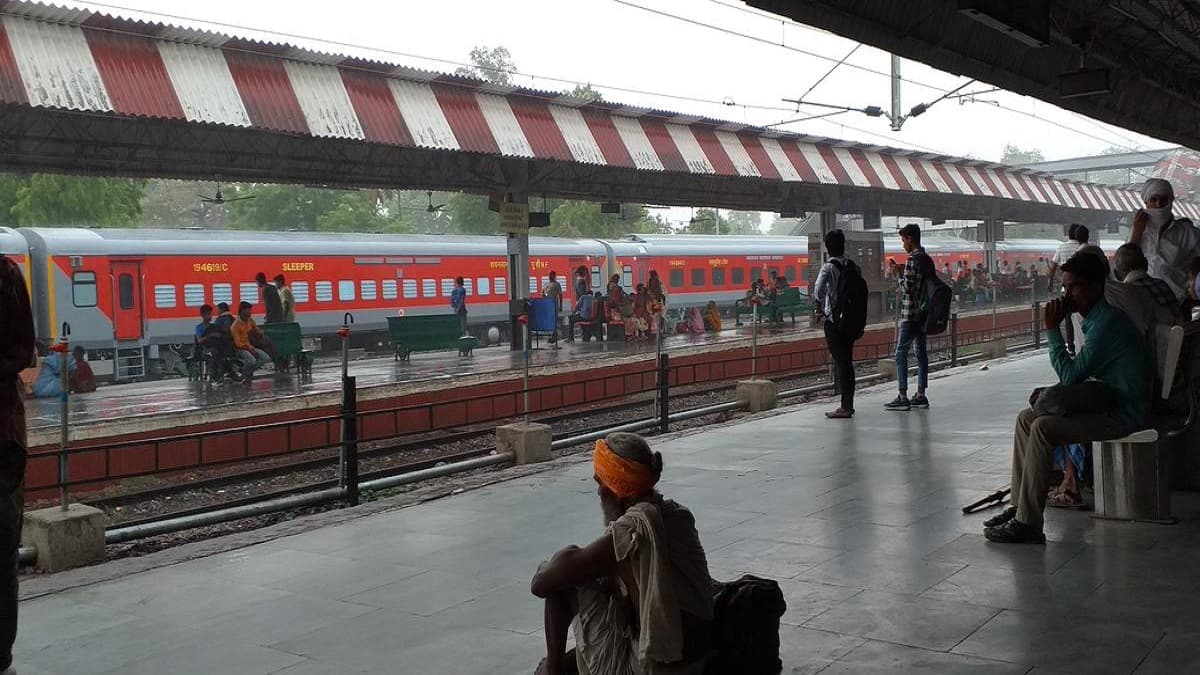 IRCTC Update: चेन्नई एक्सप्रेस, मुंबई सेंट्रल वीकली स्पेशल सहित अन्य कई ट्रेनें रद्द; पूरी लिस्ट देखें