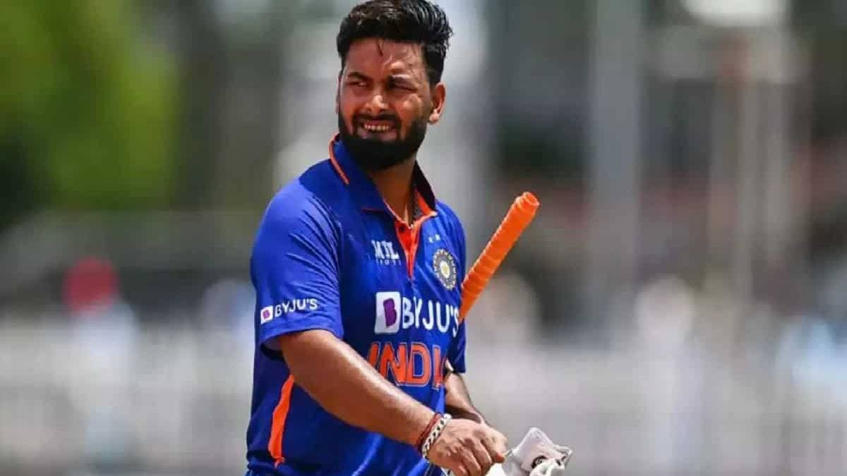 आखिरकार Rishabh Pant ने फिर उठाया बल्ला, लगाया जोरदार छक्का, झूम उठे फैंस