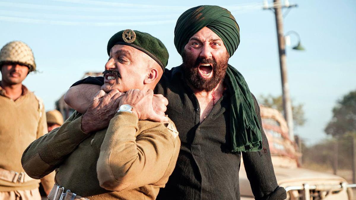 थियेटर के अंदर चल रही थी 'Gadar 2', बाहर फेंके गए Bomb; मची भगदड़