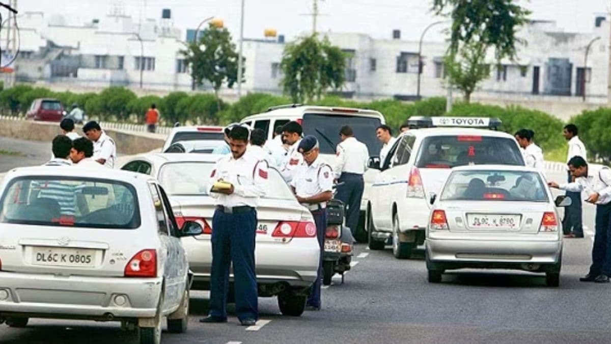 Traffic Challan: वाहन चालक नोट करें अपने अधिकार, वरना कर बैठेंगे 'बेवकूफी'