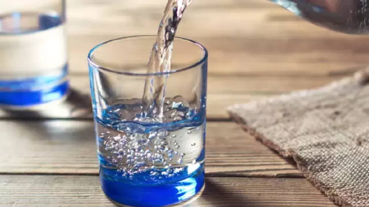 20 मिनट में 2 लीटर पानी पीने से महिला की मौत, जानें क्या होता है Water Toxicity?