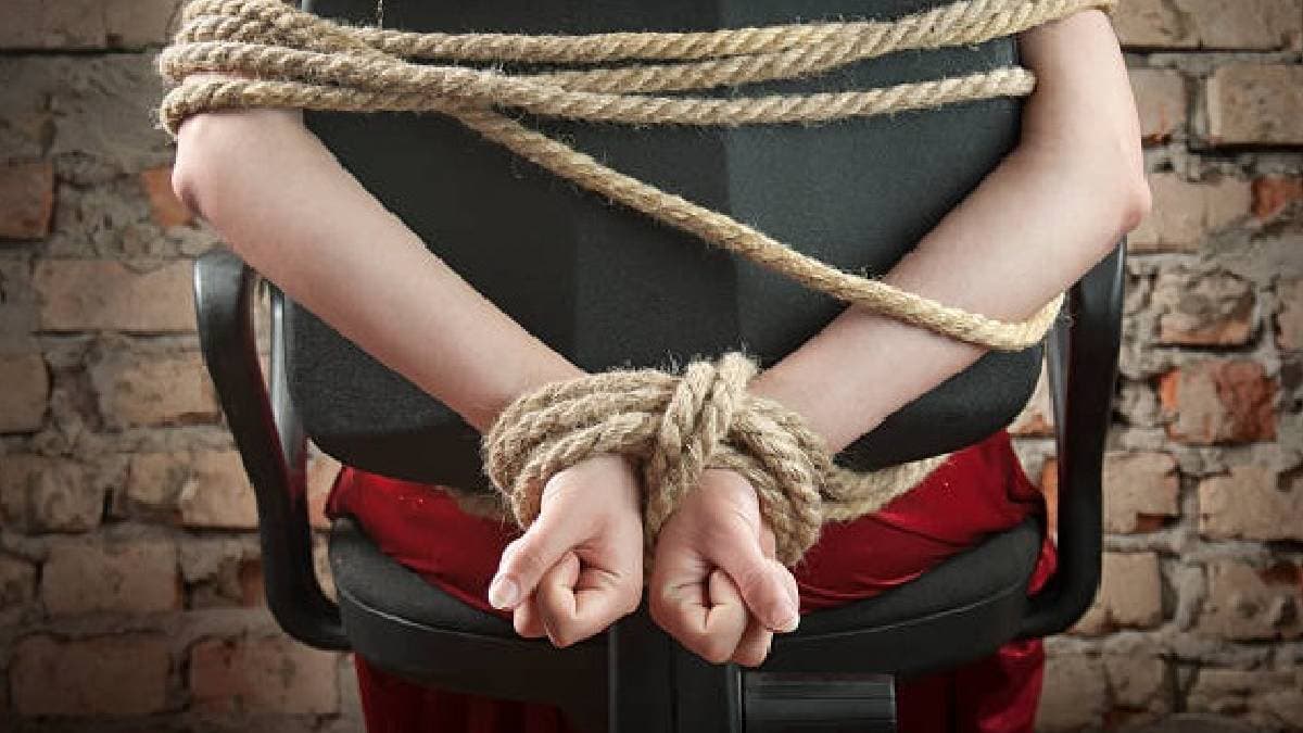 4 साल से लगातार रूठे पति को मना रही थी, नहीं माना तो किडनैप कर ले गई पत्नी
