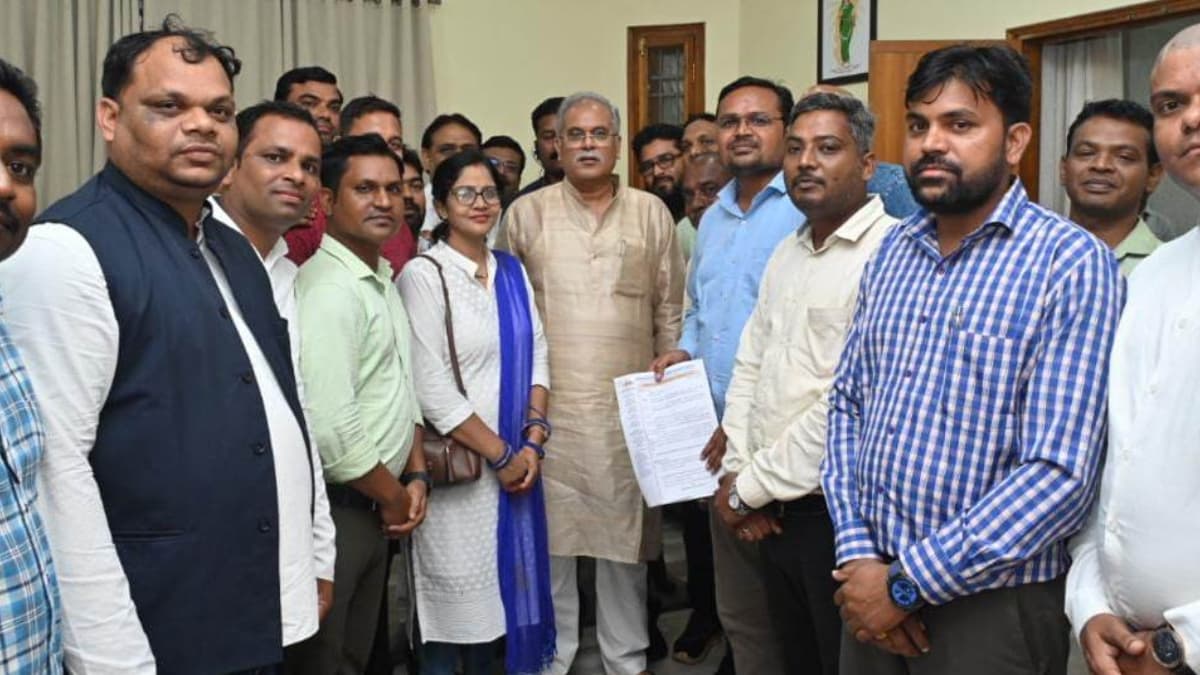रायपुर: मुख्यमंत्री बघेल से छत्तीसगढ़ सर्व विभागीय संविदा कर्मचारी संघ के प्रतिनिधिमंडल ने की मुलाकात, अनिश्चितकालीन हड़ताल को लिया वापस