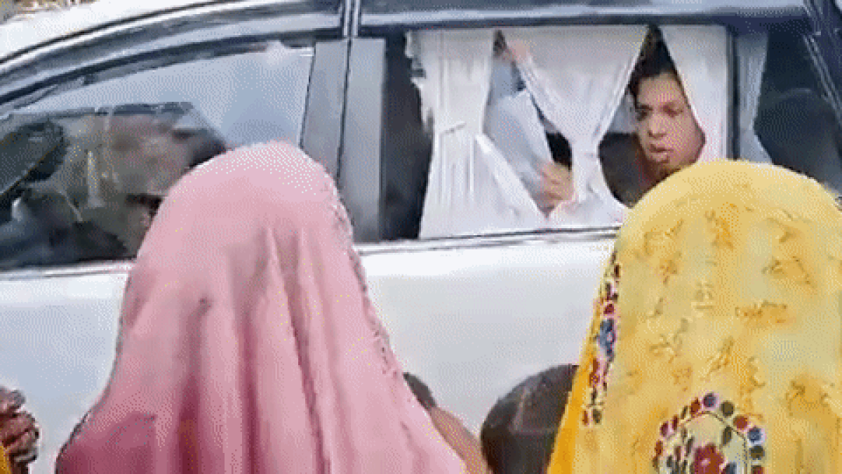 Watch Video: 10 बच्चों का स्कूल से कटा नाम तो रोका डीएम साहिबा का रास्ता, मिला ऐसा जवाब भूल गए दर्द