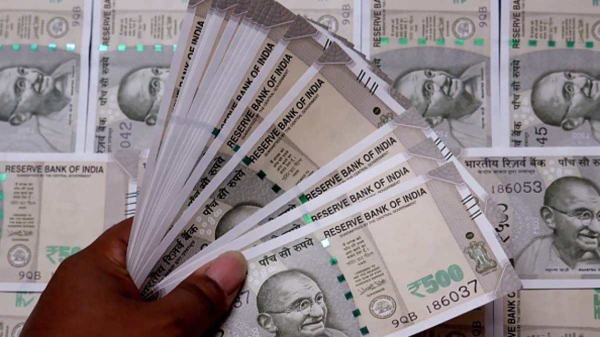 High Profit Business Idea: इस ट्रैक सूट बनाने के बिजनेस में 2.4 लाख रुपये का करें निवेश और हर साल कमाएं इतने रुपये