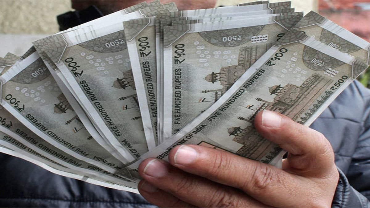 Fixed Deposit: अगस्त में इन चार बैंकों ने बढ़ाया FD पर ब्याज, जानिए- निवेश पर कहां मिलेगा ज्यादा मुनाफा?